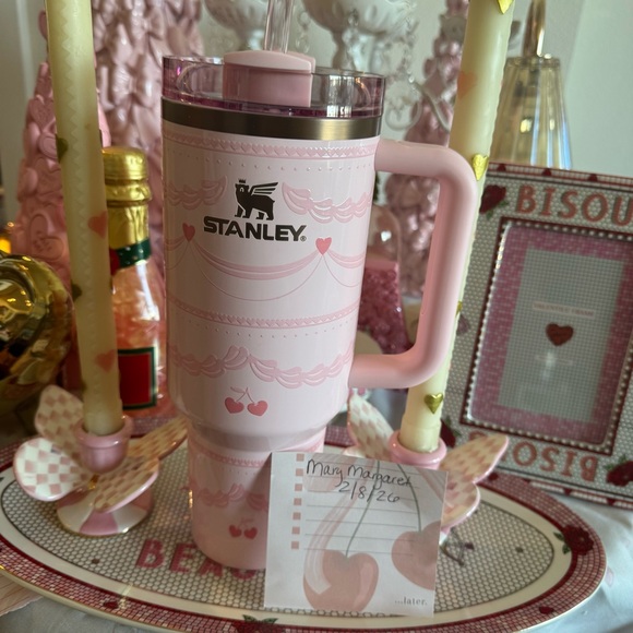 BNIB Valentine’'s Day Quencher H2.0 Flowstate Tumbler 40 OZ Pink Velvet Cake